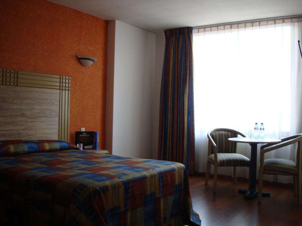 Hotel Cervantes Guadalajara Cameră foto